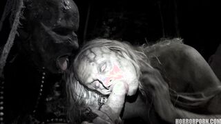 HORROR PORN – Walking Zombies
