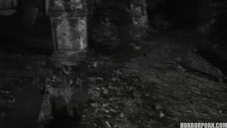 HORROR PORN – Walking Zombies