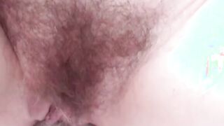 MILF Jessy bläst und lutscht einen großen Schwanz, um in ihren Mund zu komm