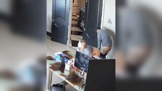 كميرات المراقبة تكشف خيانة زوجة مع عمها