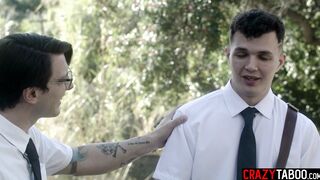 Dee Williams shows guys a right way