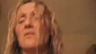 Svensk amatöravsugning med cumshot ansiktsbehandling