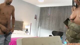 Morena gostosa do rabão fudendo com os dotados