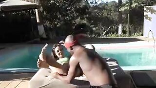 Morena gostosa do rabão fudendo com o negão dotado
