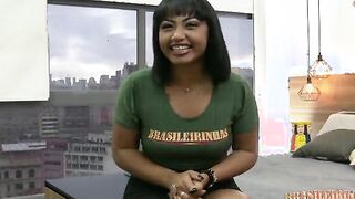 Mulata gostosa do rabão fudendo com os dotados