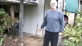 Queens Masturbating