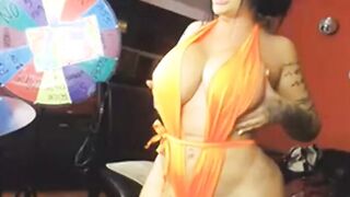 Big-Booty Amateur BBW with Huge Tits on Webcam