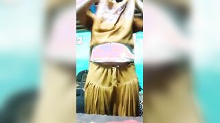 Showing her pussy
