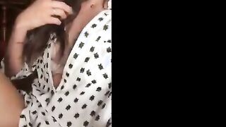 Petite Girl Masturbates on Webcam