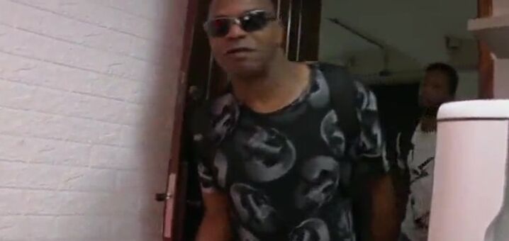 Loirinha gostosa do rabão fudendo com dois dotado