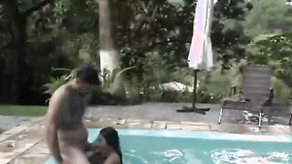 Morena gostosa do rabão fudendo com o dotado