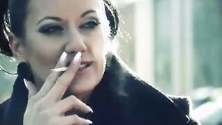 Lesbische Euro-Domina fickt Lesben-Sub