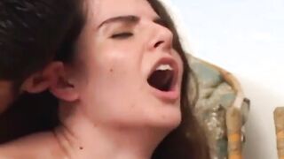 Morena rabuda linda e gostosa fudendo com dois