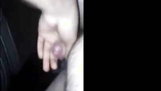 Je me fais sucer par un mec black en voiture