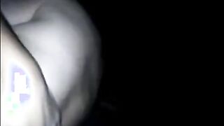 Je me fais sucer par un mec black en voiture