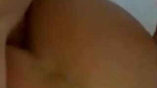 Deutsche Amateurbrünette bekommt Anal Creampie