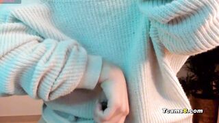 Ash blonde trap wanks her babecock