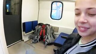 Wir treiben es offentlich im Zugabteil