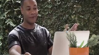 Morena branquinha do rabão fudendo com o negão dotado
