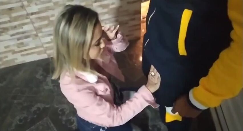 Loirinha gostosa do rabão fudendo com o negão dotado