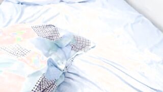 Vietnamese Cutie Pleases Herself on Cam