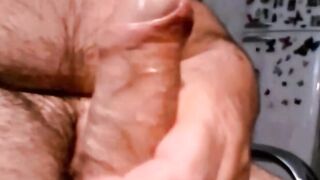 Mature Argentinian Bear Wanks and Cums