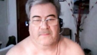 Mature Argentinian Bear Wanks and Cums