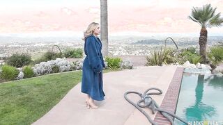 Anna Claire Clouds Fucks A Sexy Traveler