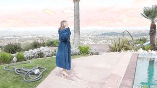 Anna Claire Clouds Fucks A Sexy Traveler