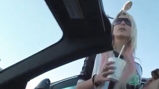 Deutsche Amateur-Blondine wird hochgeholt und gefickt