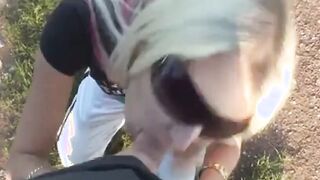 Deutsche Amateur-Blondine wird hochgeholt und gefickt