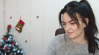 Brunette amateur babe chatting on webcam solo show