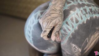 Anuskatzz testing a fuck machine in her ass