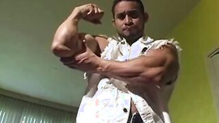 Muscular Daddy Flexes and Masturbates