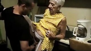 American Amateur Fucks a Dirty-Talking Granny in Doggy Style