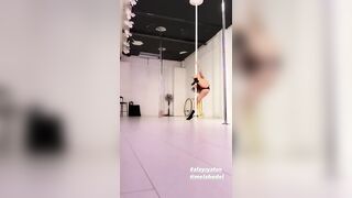 Beauty Women Pole Dance With Hottie Butt