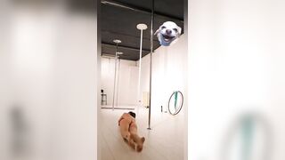 Beauty Women Pole Dance With Hottie Butt