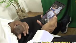 Loirinha gostosa do rabão fudendo com o negão dotado