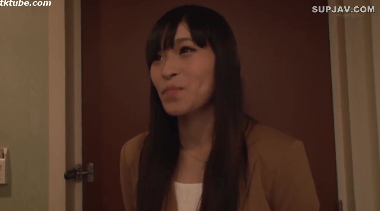 EYAN-005 Hanazakari no Wives Debut [Apricot] Kyou 27 Years Old Chapter 1