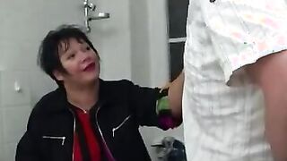 Frau Muller fickt mit dem Haustechniker