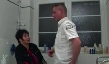 Frau Muller fickt mit dem Haustechniker