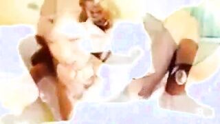 Asiatische Footjob-Herrin zeigt ihm, wer der Boss ist