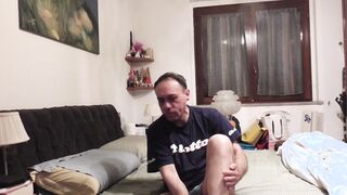 Italiana/o amatoriale madre sperimenta il piacere