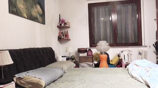 Italiana/o amatoriale madre sperimenta il piacere