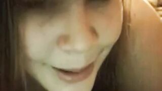 Une grosse femme baisée par un inconnu sur webcam