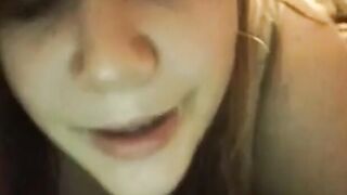 Une grosse femme baisée par un inconnu sur webcam