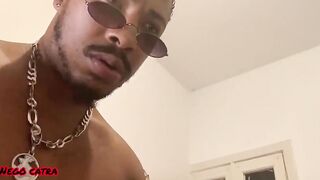 Loirinha gostosa do rabão fudendo com o negão dotado