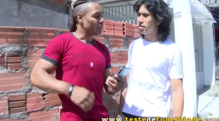 Loirinha gostosa do rabão fudendo com o negão dotado