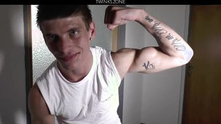 Muscle Worship Flex Piss Alexander Dorch