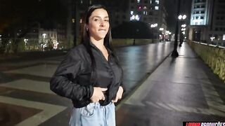 Morena gostosa do rabão fudendo com o negão dotado